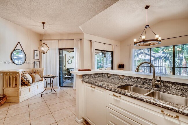 Building Photo - 11675 Berry Dr