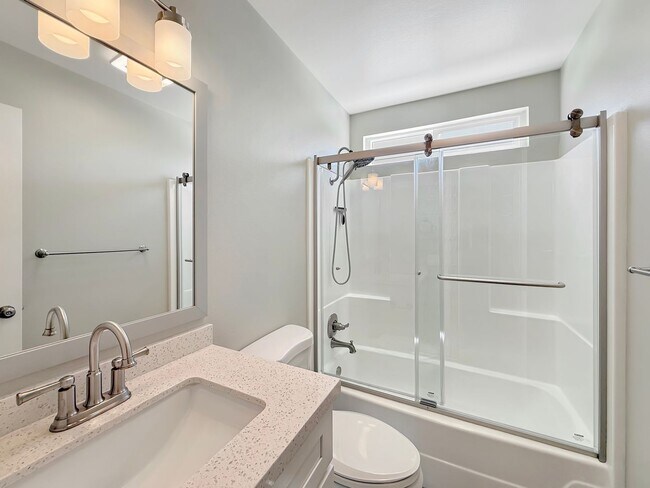 Building Photo - Great 2B/1BA Townhome in Escondido!