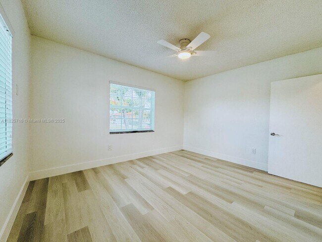 Building Photo - 115 W 37th St