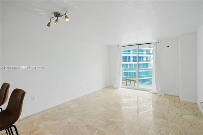 Building Photo - 2101 Brickell Ave
