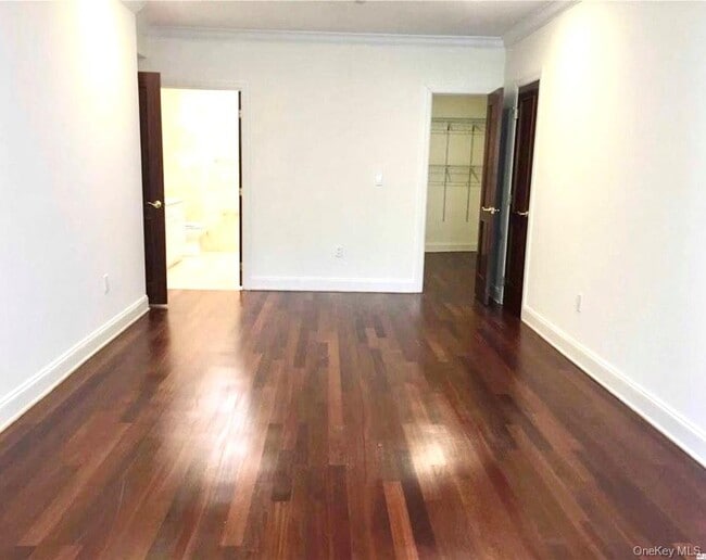 Building Photo - 171 Great Neck Rd