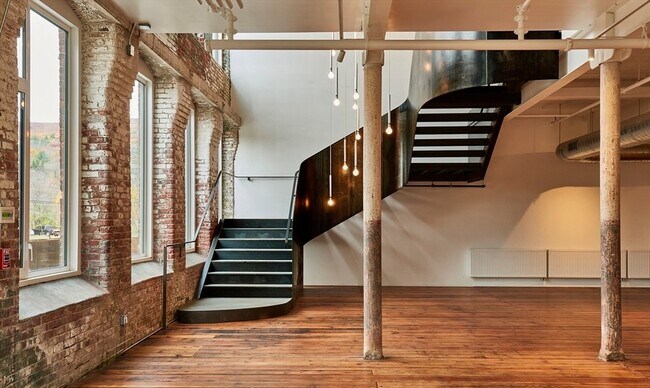 Building Photo - 520 State Rd