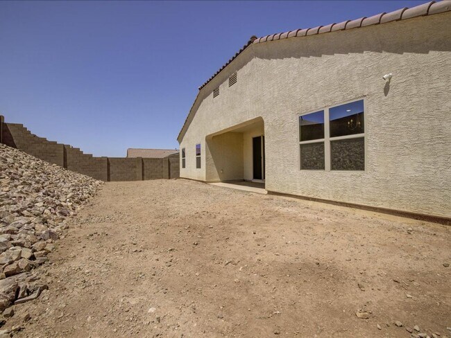 Building Photo - Corona de Tucson 4 Bedroom 2 Bathroom