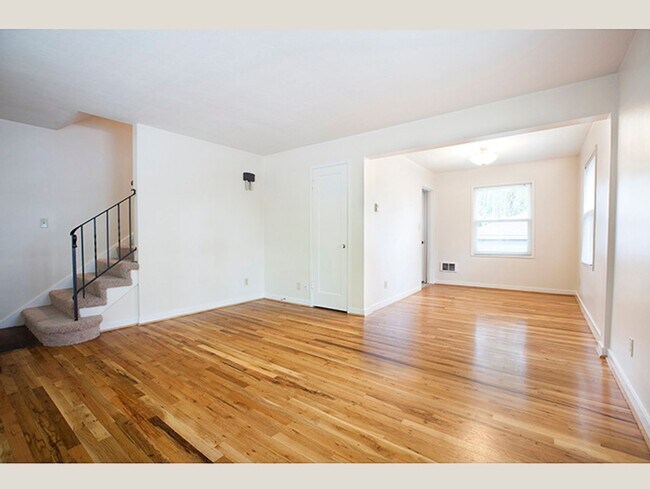 Building Photo - Lovely Mid-Century Gem in Peaceful Park Li...