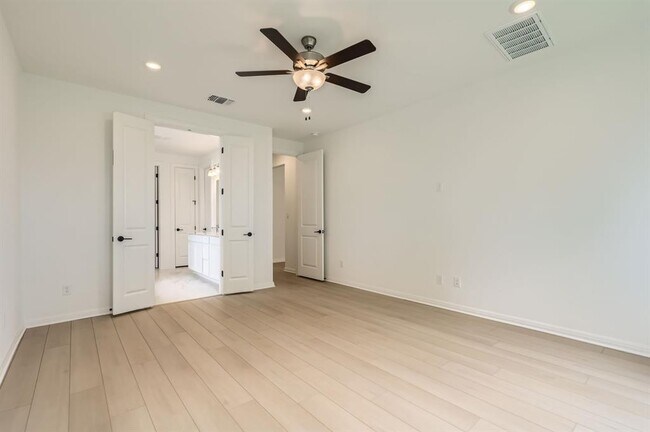 Building Photo - 1208 Legends Ln