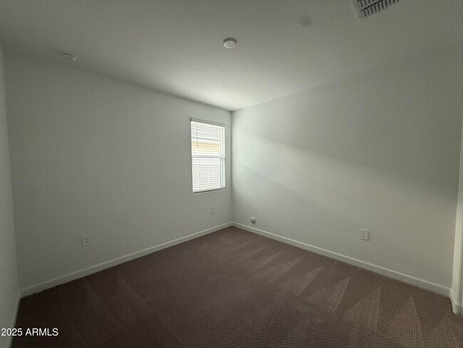 Building Photo - 2342 W Sheridan Ave