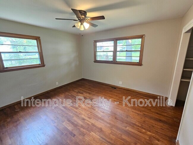 Building Photo - 2000 Nandina Dr