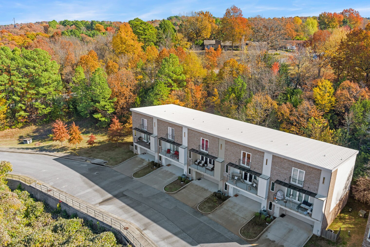 Building Photo - 313 E Noble Ln