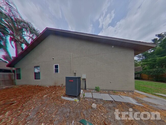 Building Photo - 664 Channing Dr