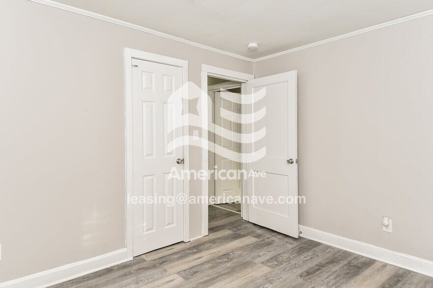 Building Photo - 613 Chesnut St