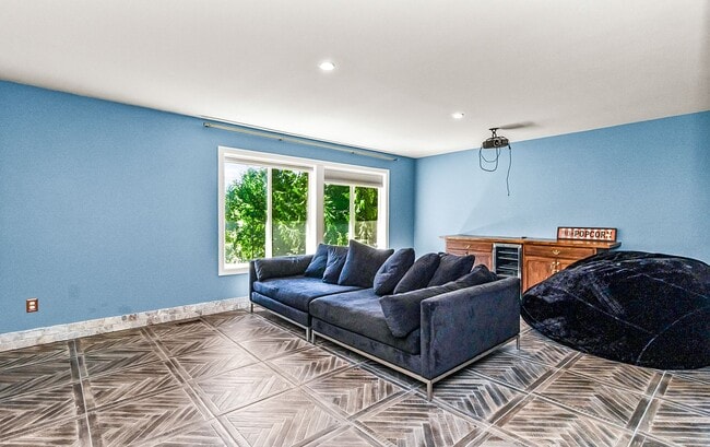 Building Photo - 6.6 Acre Retreat