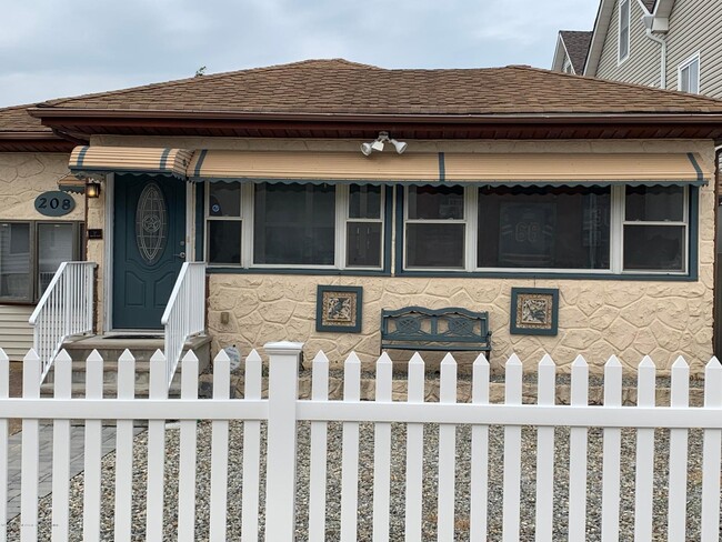 Building Photo - 208 Carteret Ave