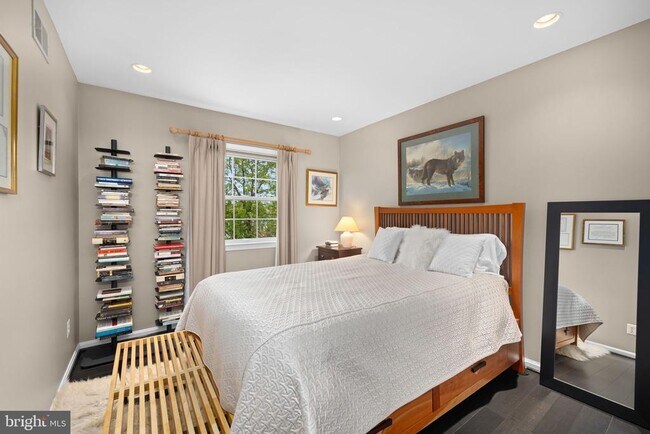 Building Photo - 1136 Pine Hill Rd