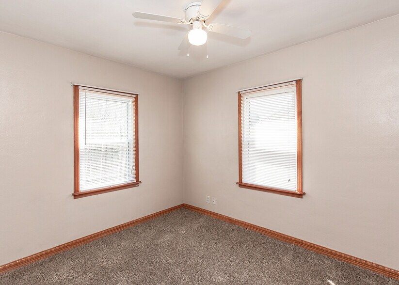 Building Photo - 537 23rd St