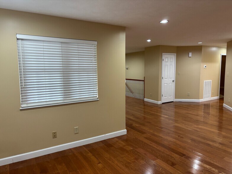 Building Photo - 710 Forest Dr