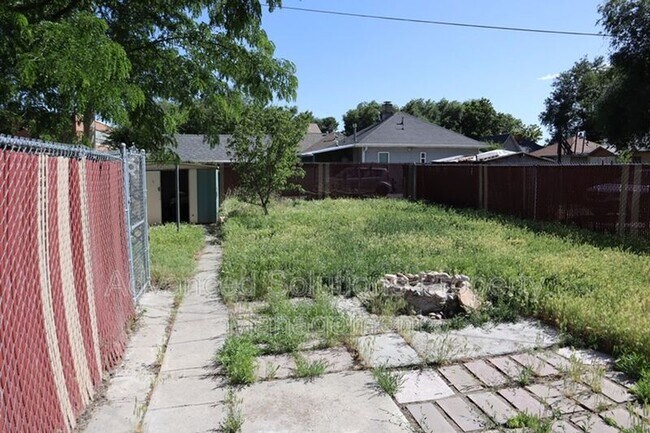 Building Photo - 1057 W 300 S