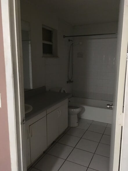 Building Photo - 950 SW 104th Ct