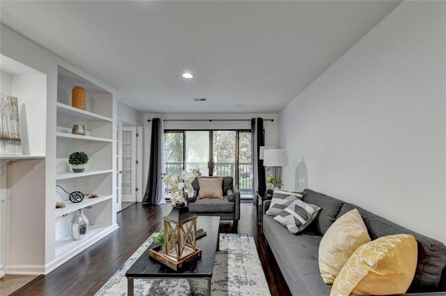 Building Photo - 2 Bedroom 2 Bath in Buckhead