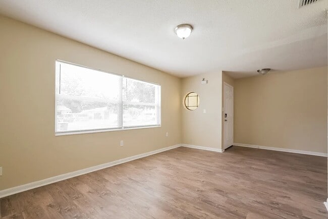 Building Photo - 5918 Tavendale Dr