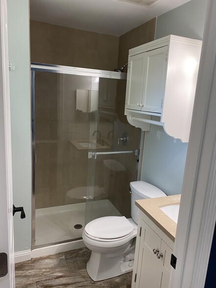 Master Bathroom - 1208 Eagleshire Dr