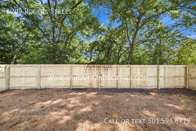 Building Photo - 4209 Rogers St