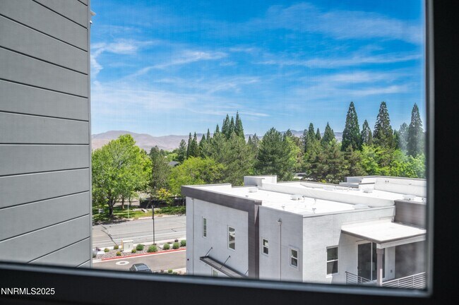 Building Photo - 1517 Golf Club Dr