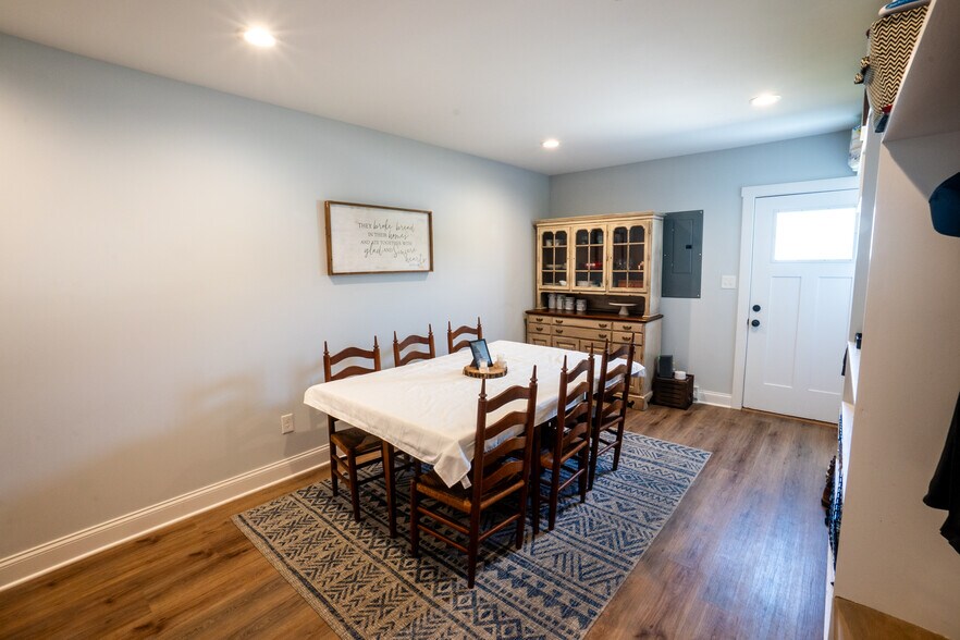 Building Photo - 1068 Brownstone Ln