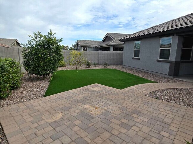 Building Photo - $300 MOVE-IN DISCOUNT - 3-BEDROOM WITH COMMUNITY POOL