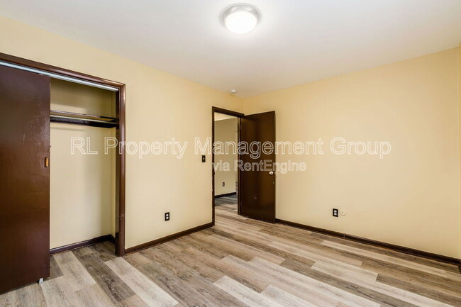 Building Photo - 264 Broadmeadows