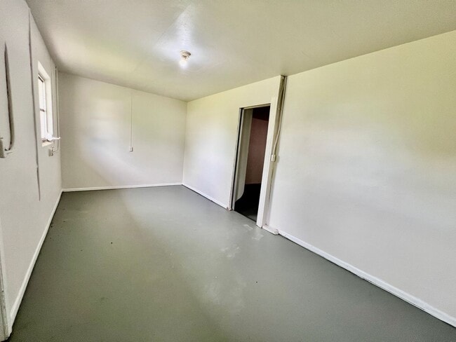 Building Photo - Live Comfortably in SE Cape Coral – Bright, Remodeled Home for Rent