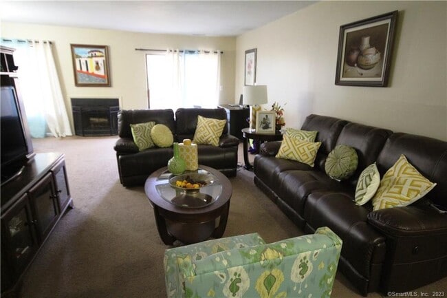 Building Photo - 14 Newtown Rd