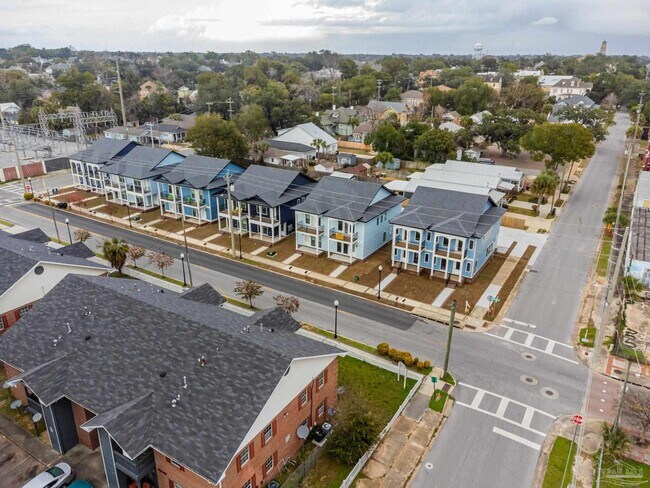 Building Photo - 520 N De Villiers St