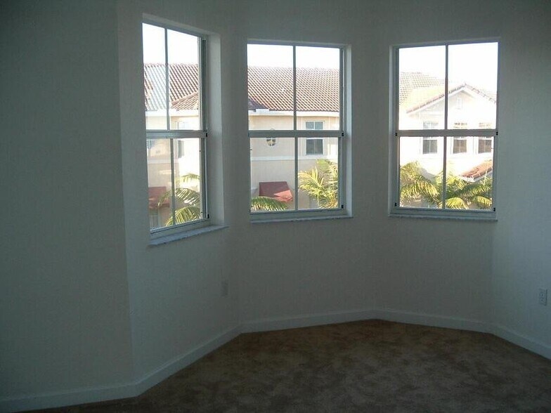 Building Photo - 3808 Shoma Dr