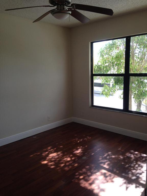Building Photo - 1447 Lake Crystal Dr