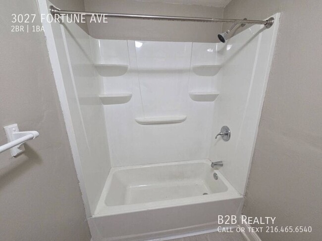 Building Photo - 3027 Fortune Ave