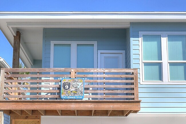 Building Photo - 527 Sand Burr Ln