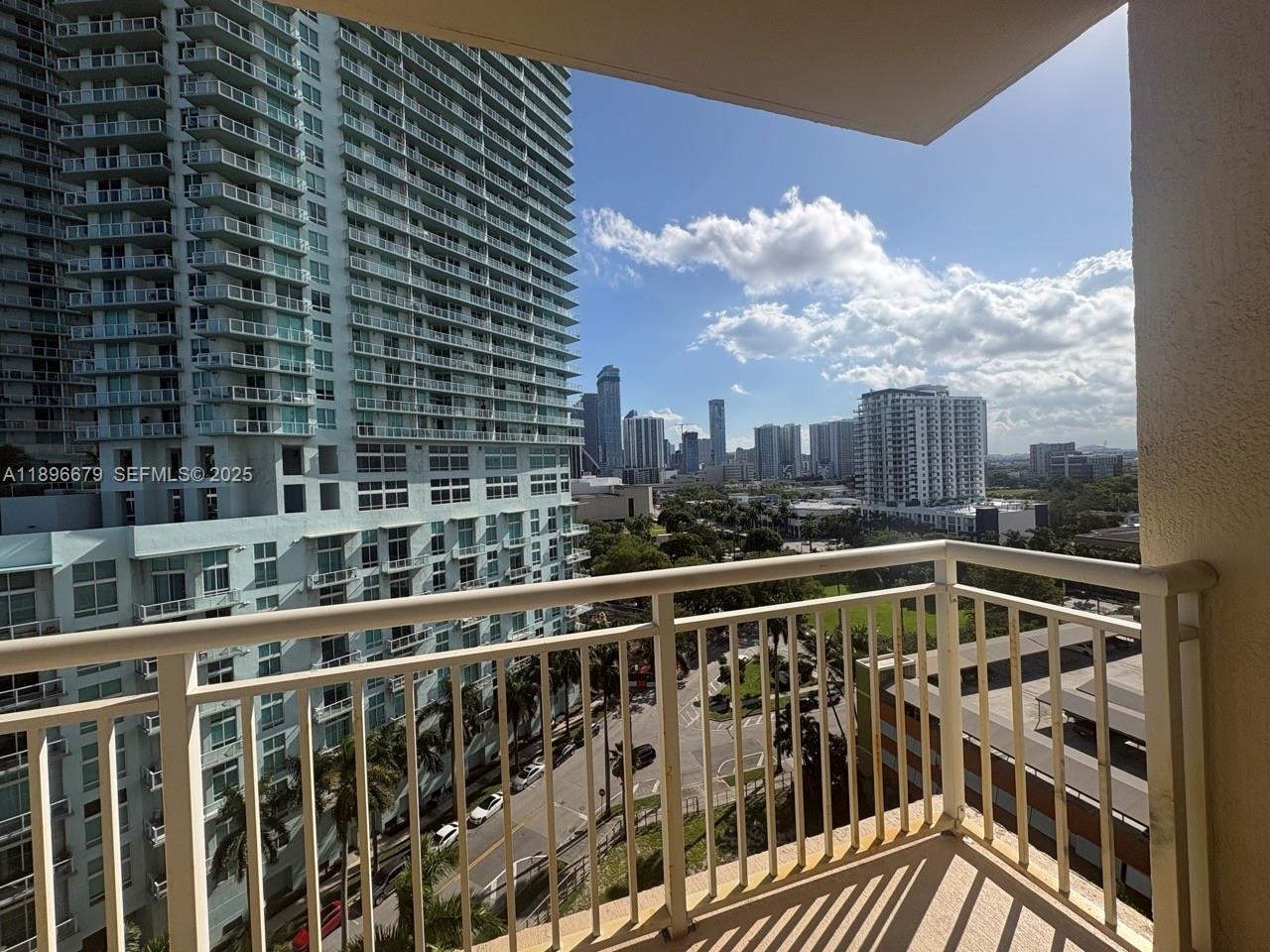 Building Photo - 2000 N Bayshore Dr