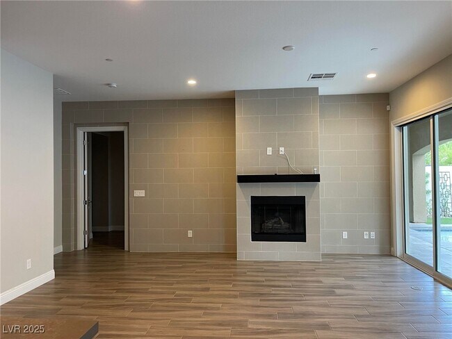Building Photo - 3183 Palazzo Reale Ave