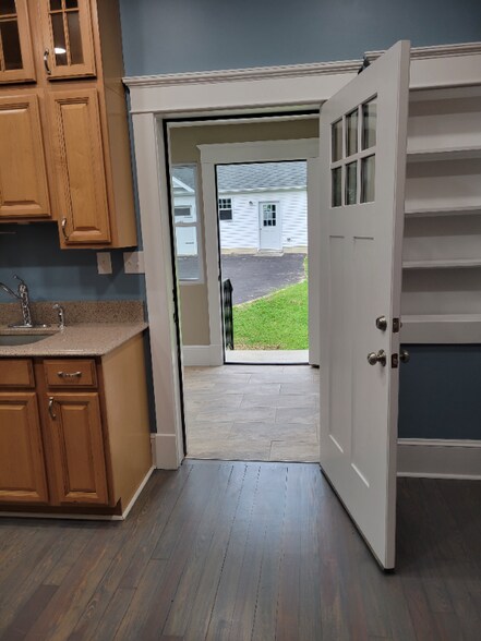 Building Photo - 1108 College Ave