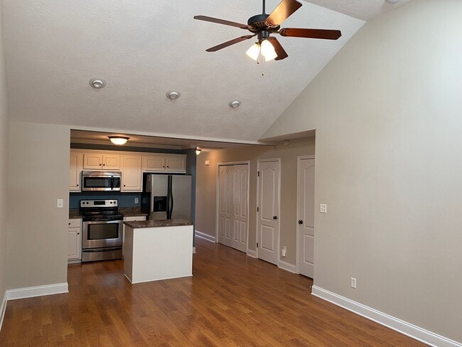 Building Photo - 817 Bryan Cir