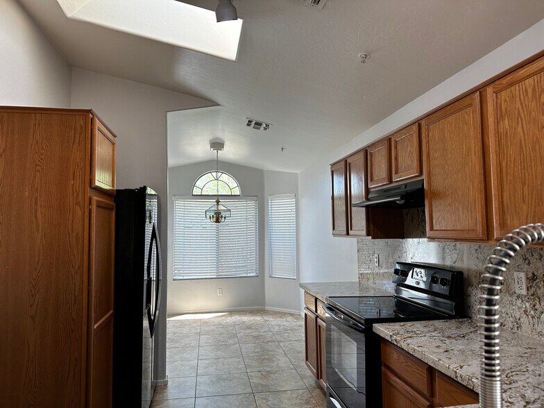 Building Photo - 10317 E Penstamin Dr