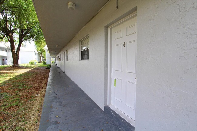 Building Photo - 17255 SW 95th Ave