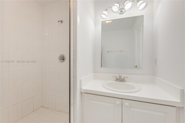 Building Photo - 3027 SW 24th St