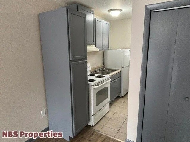 Building Photo - 867 N Gallaher View Rd