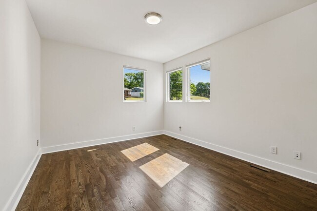 Building Photo - Secret Oasis in East Nashville - FOR LEASE