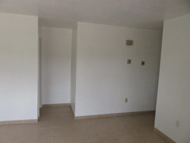 Building Photo - 2218 Little Walnut Rd