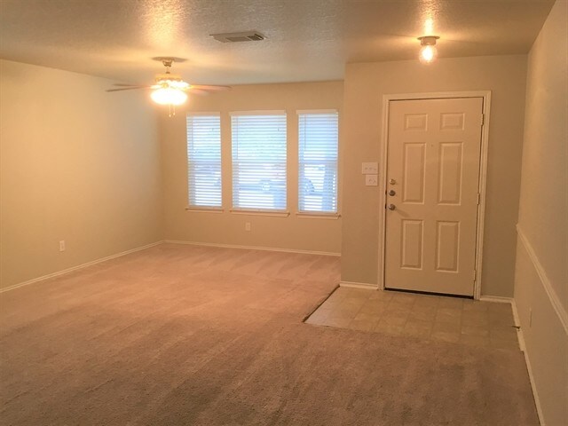 Building Photo - 10423 Manor Crk