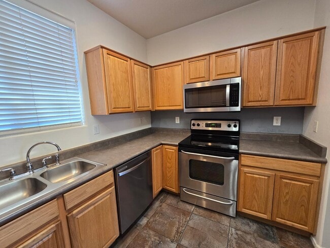 Building Photo - 1977 E Emily Ln