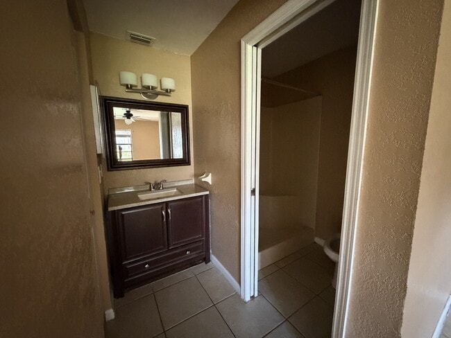 Building Photo - 1040 June Dr