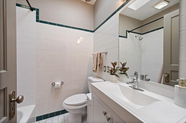 Building Photo - 2013 W Concord Pl